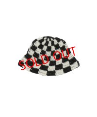 BAL/CHECKERED HAND KNIT BUCKET HAT WHITE