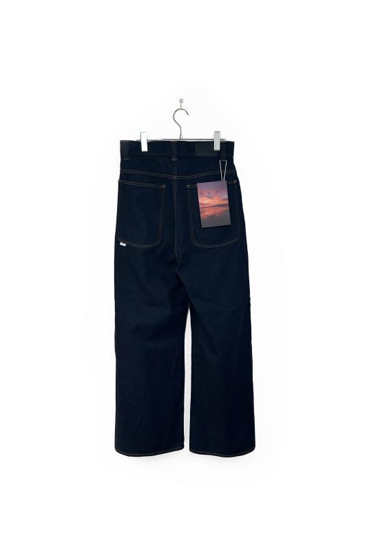 JieDa/WIDE ONE TUCK STRAIGHT DENIM INDIGO - &Chill